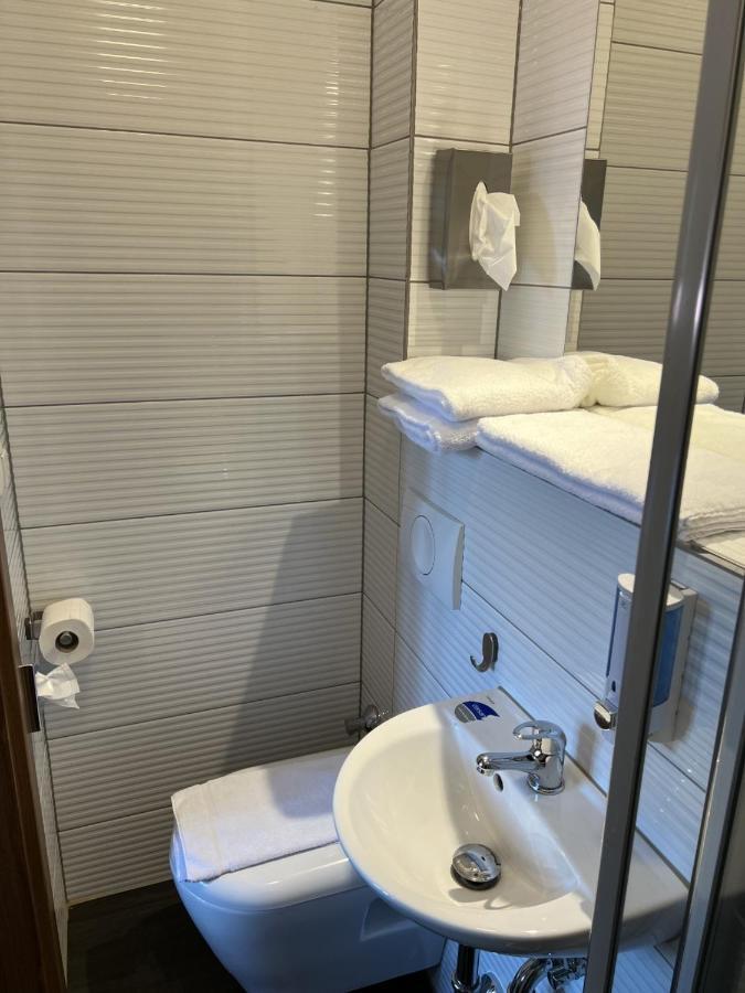 Hotel Pasa Paradies Kostenlose Parkplaetze 하나우암마인 외부 사진